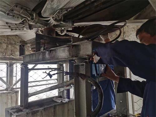 <a href=http://m.qyhdfj.com/peijian/fan/ target=_blank class=infotextkey>冷卻塔風機</a>噪聲控制方法